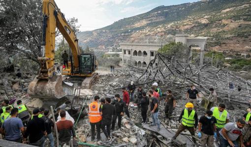 الدفاع المدني اللبناني ينتشل الشهداء بعد قصف إسرائيلي على بلدة علمات | المصدر:  وكالة الأنباء الألمانية