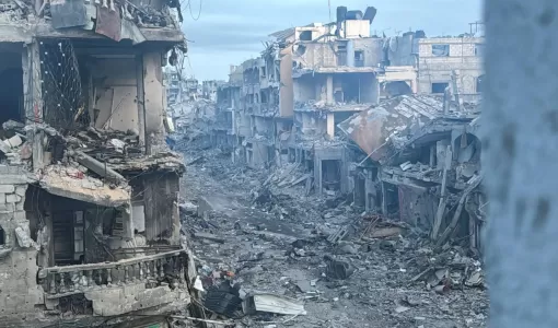 آثار الدمار في منازل فلسطينية جراء غارات إسرائيلية في بيت لاهيا شمال قطاع غزة آثار الدمار في منازل فلسطينية جراء غارات إسرائيلية في بيت لاهيا شمال قطاع غزة | المصدر: رويترز