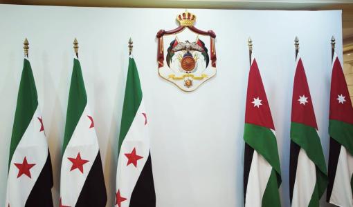 العلم الأردني والعلم السوري خلال زيادة أسعد الشيباني للأردن | حسنى