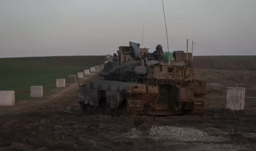 دبابة إسرائيلية قرب حدود غزة | المصدر: أسوشييتد برس