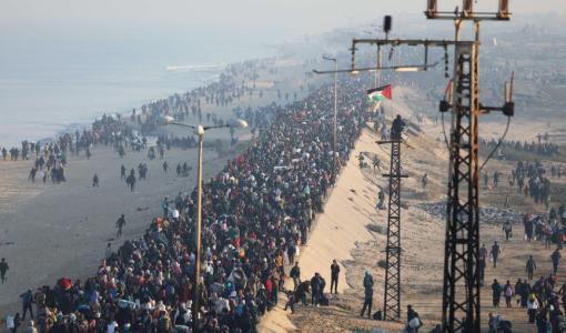 مئات آلاف النازحين يصلون شمال قطاع غزة بعد نزوح دام أكثر من 15 شهرا مئات آلاف النازحين يصلون شمال قطاع غزة بعد نزوح دام أكثر من 15 شهرا 27/1/2025 | المصدر: فلسطين الآن