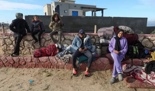 نازحون فلسطينيون بانتظار العودة إلى منازلهم في شمال قطاع غزة نازحون فلسطينيون بانتظار العودة إلى منازلهم في شمال قطاع غزة | المصدر: رويترز