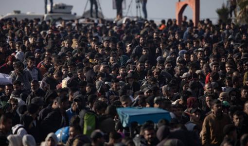 عشرات آلاف الفلسطينيين يبدؤون بالعودة إلى شمال غزة عبر شارع الرشيد عشرات آلاف الفلسطينيين يبدؤون بالعودة إلى شمال غزة عبر شارع الرشيد 27/1/2025 | المصدر: الوكالة الأوروبية للصور الصحفية