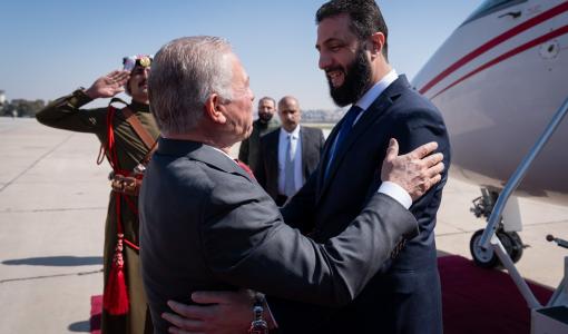 الملك عبد الله الثاني يستقبل الرئيس السوري  أحمد الشرع في مطار ماركا 26/2/2025 | المصدر: الديوان الملكي الهاشمي