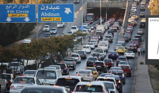 ازدحامات مرورية في أحد شوارع عمان