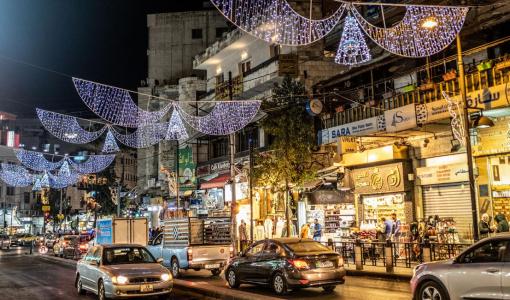 شوارع عمان مزينة بزينة رمضان 2022 | المصدر: الأناضول