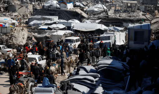 فلسطينيون في مخيم جباليا يتجمعون لتلقي المساعدات التي تقدمها الأونروا بعد منع الاحتلال دخول المساعدات فلسطينيون في مخيم جباليا يتجمعون لتلقي المساعدات التي تقدمها الأونروا بعد منع الاحتلال دخول المساعدات 2/3/2025 | المصدر: رويترز