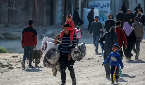 فلسطينيون ينزحون من مناطق شرقي قطاع غزة عقب استئناف "إسرائيل" حرب الإبادة فلسطينيون ينزحون من مناطق شرقي قطاع غزة عقب استئناف "إسرائيل" حرب الإبادة 18/3/2025 | المصدر: وكالة الأنباء الفرنسية