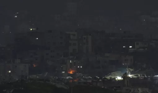 مباني مدمرة بعد هجمات إسرائيلية على قطاع غزة مباني مدمرة وسط الظلام بعد هجمات إسرائيلية على قطاع غزة | المصدر: أسوشييتد برس