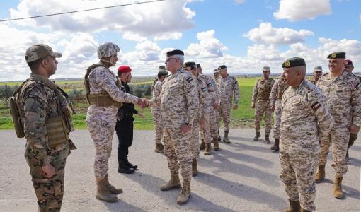 رئيس هيئة الأركان المشتركة اللواء الركن يوسف أحمد الحنيطي خلال جولة لتفقد الحدود على المنطقة العسكرية الشمالية 1/3/2025 | المصدر: إذاعة القوات المسلحة الأردنية