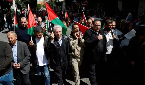 فلسطينيون يتظاهرون ضد العدوان على غزة في رام الله 5/4/2025 | المصدر: رويترز