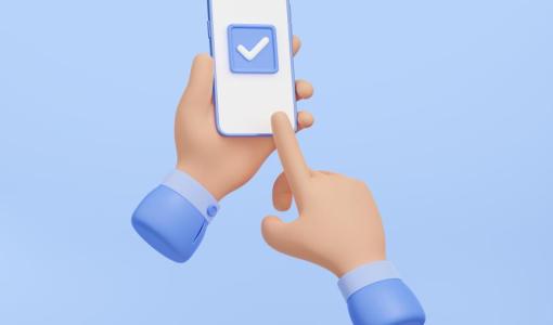 يد تحمل هاتف | تعبيرية freepik