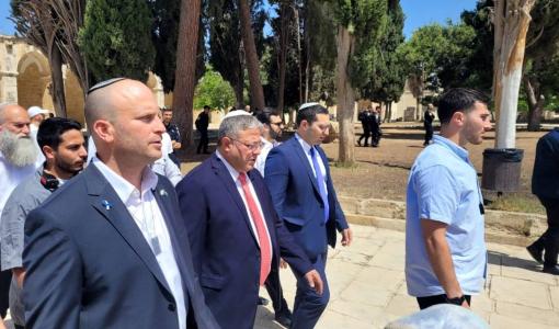 وزير أمن الاحتلال إيتمار بن غفير خلال اقتحامه المسجد الأقصى وزير أمن الاحتلال إيتمار بن غفير خلال اقتحامه المسجد الأقصى 26/5/2025