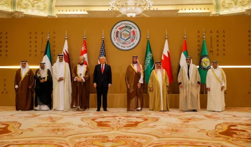 الرئيس الأمريكي دونالد ترامب مع قادة دول مجلس التعاون الخليجي في القمة الخليجية الأمريكية في الرياض 14/5/2025 | المصدر: وكالة الأنباء العمانية