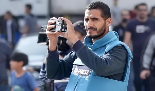 الصحفي الفلسطيني حسن إصليح الذي اغتالته &quot;إسرائيل&quot; داخل مجمع ناصر الطبي في خانيونس جنوبي غزة 13/5/2025 | المصدر: المركز الفلسطيني للإعلام