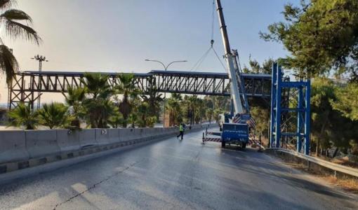 طريق عمان السلط خلال تركيب جسر للمشاة