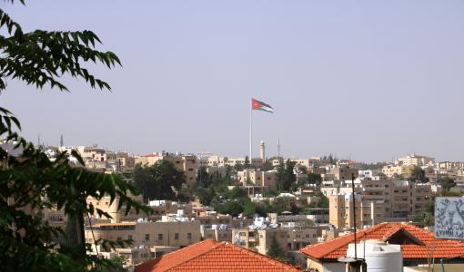 علم الأردن يرفرف في العاصمة عمان علم الأردن يرفرف في العاصمة عمان | المصدر: istockphoto