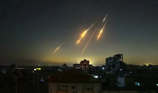 صواريخ دفاع جوي إسرائيلية تعترض صواريخ إيرانية فوق الأراضي اللبنانية | المصدر: المركزية