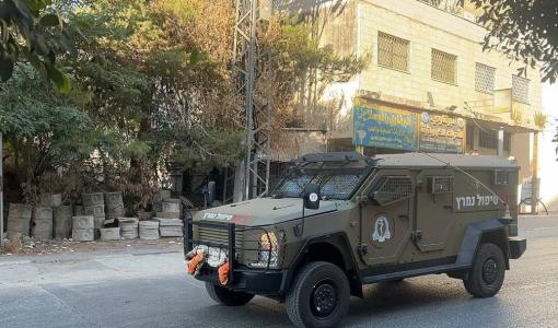 آليات الاحتلال خلال انسحابها من شارع بيت إيبا باتجاه حاجز دير شرف غرب نابلس 2/7/2025 | المصدر: فلسطين بوست