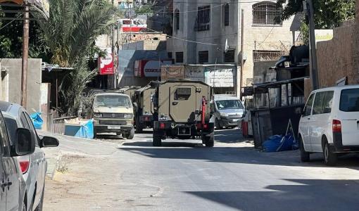 آليات الاحتلال خلال اقتحام مخيم العين غرب نابلس 1/7/2025 | المصدر: فلسطين بوست