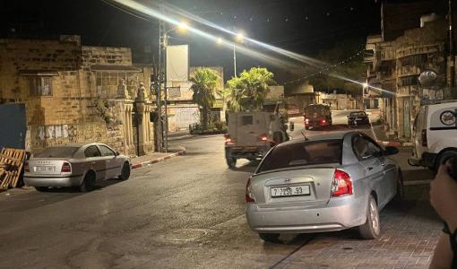 آلية للاحتلال خلال اقتحام بلدة عصيرة الشمالية في مدينة نابلس 17/8/2025 | المصدر: فلسطين بوست