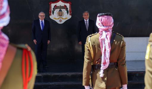 جعفر حسان ونواف سلام جعفر حسان خلال استقباله رئيس مجلس الوزراء اللبناني نواف سلام في دار رئاسة الوزراء 19/8/2025 | المصدر: رئاسة الوزراء