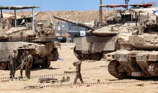 جنود ودبابات الاحتلال قرب الحدود مع قطاع غزة 5/8/2025 | المصدر: وكالة الأنباء الفرنسية