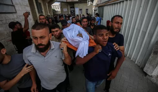 تشييع جثامين فلسطينيين استشهدوا إثر غارة إسرائيلية على مدينة غزة 17/8/2025 | المصدر: وكالة الأنباء الألمانية