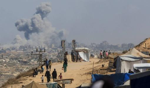 قصف إسرائيلي وغزيون ينزحون من شمال غزة إلى جنوبها 24/9/2025 | رويترز