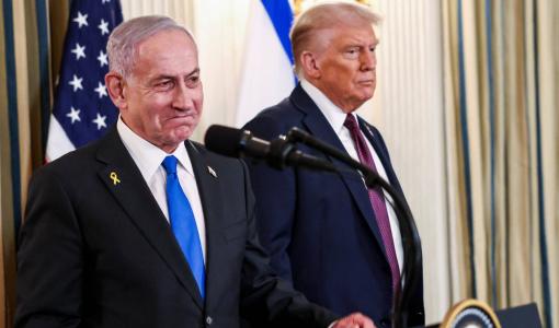 نتنياهو خلال المؤتمر الصحفي الذي أعلن فيه موافقته على خطة ترامب لإنهاء الحرب على غزة| رويترز