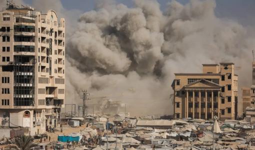 تصاعد الدخان جراء غارات الاحتلال على قطاع غزة | المصدر: رويترز