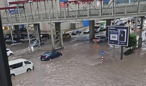 ارتفاع منسوب المياه في محيط السيفوي في منطقة الشميساني بالعاصمة عمان 25/11/2025 | المصدر: منصة إكس