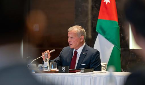 الملك عبدﷲ الثاني خلال اجتماع بممثلين عن شركات فيتنامية في قطاع المحيكات وممثلين عن قطاع المحيكات في الأردن، هانوي 13/11/2025 | المصدر: الديوان الملكي الهاشمي