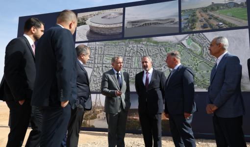 رئيس الوزراء جعفر حسان خلال إطلاق مشروع مدينة عمرة 29/11/2025 | المصدر: رئاسة الوزراء