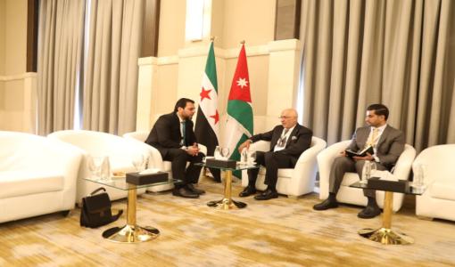 رئيس مجلس مفوضي الهيئة المستقلة للانتخاب موسى المعايطة ورئيس اللجنة العليا لإدارة الانتخابات لمجلس الشعب السوري محمد الأحمد -عمان 3/10/2025 | أرشيفية