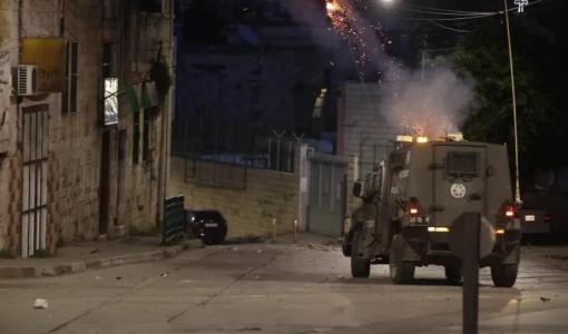 آلية لجيش الاحتلال تطلق قنابل تجاه المنازل في الضفة الغربية | الأناضول