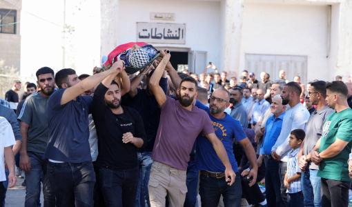 فلسطينيون يشيعون فتى بالخامسة عشرة من العمر قتله جنود إسرائيليون في سلواد قرب رام الله 31/10/2025 | رويترز