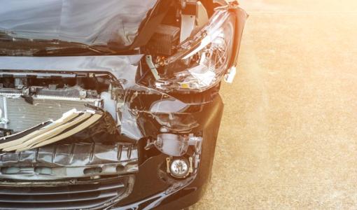 سيارة متضررة بعد حادث سير | تعبيرية freepik