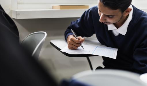 طالب يقدم امتحان | تعبيرية Freepik