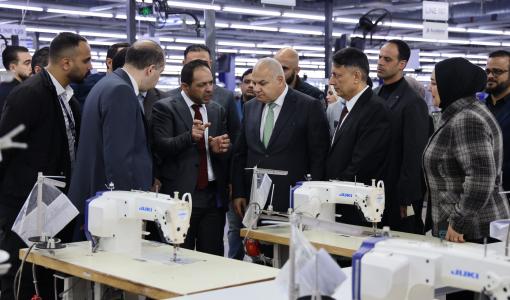 خالد البكار خلال افتتاح توسعة مصنع ألبسة ومحيكات في قضاء الظليل 21/12/2025 | وزارة العمل