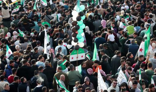 سكان مدينة حماة يحتفلون بالذكرى السنوية الأولى لانهيار نظام بشار الأسد | رويترز