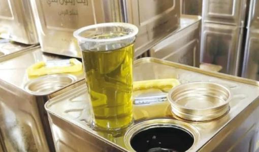 كأس زيت زيتون