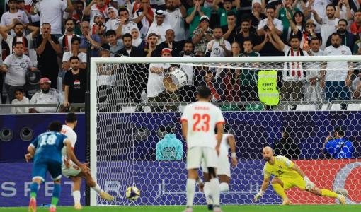 لحظة تنفيذ اللاعب علي علوان ضربة جزاء ضد العراق ضمن منافسات الربع النهائي لبطولة كأس العرب 12/12/2025 | المصدر: رويترز