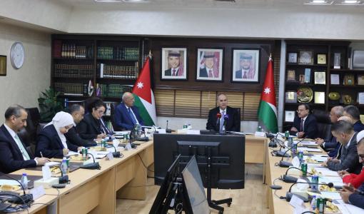 وزير العدل بسام التلهوني خلال ترؤسه اجتماع اللجنة الوطنية لمنع الاتجار بالبشر 23/12/2025 | المصدر: وزارة العدل