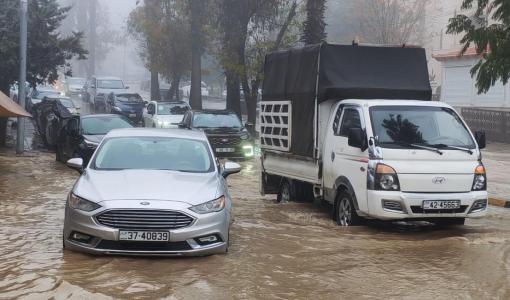 أحد شوارع العاصمة عمان بعد أن غمرته مياه الأمطار | المصدر: مواقع التواصل