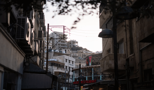 بنايات سكنية في شارع الأمير فيصل في منطقة وسط البلد | تعبيرية حبر