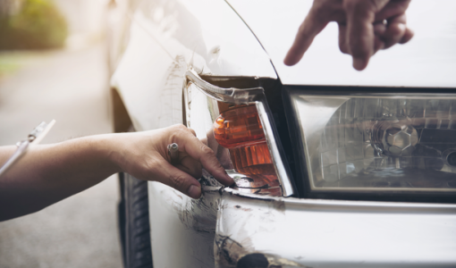 سيارة متضررة من حادث سير | تعبيرية freepik