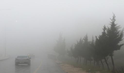 شارع رئيسي في العاصمة عمان خلال جو ماطر