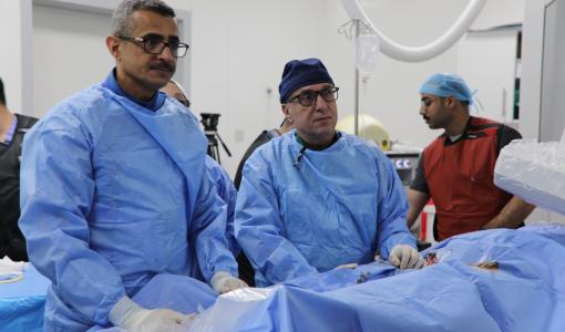 أطباء خلال إجراء عملية | القوات المسلحة