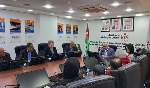 جانب من توقيع وزارة العمل اتفاقية تشغيل فرع إنتاجي جديد لصناعة الألبسة الجاهزة في قضاء رحاب في محافظة المفرق 1/2/2026 | وزارة العمل